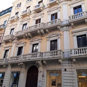 https://umberto-house-catania.taorminaitalyhotels.com